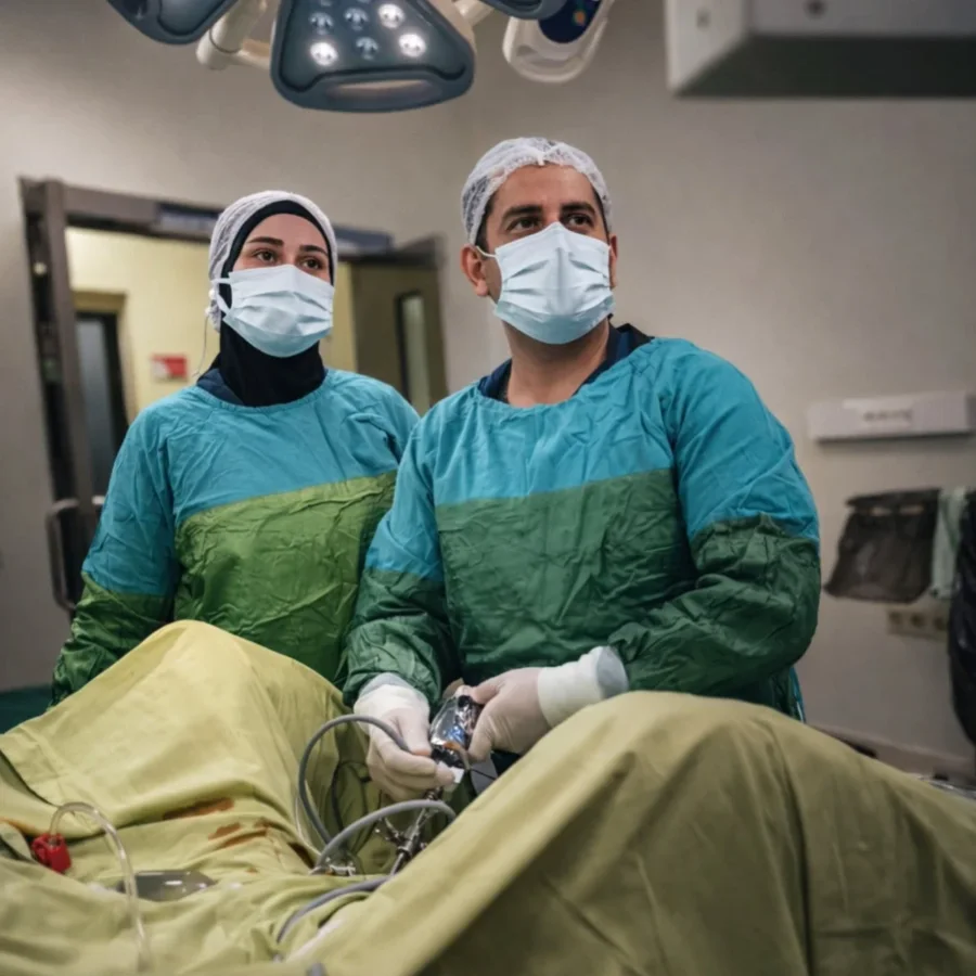 Əməliyyat otağında endouroloji cərrahi müdaxilə