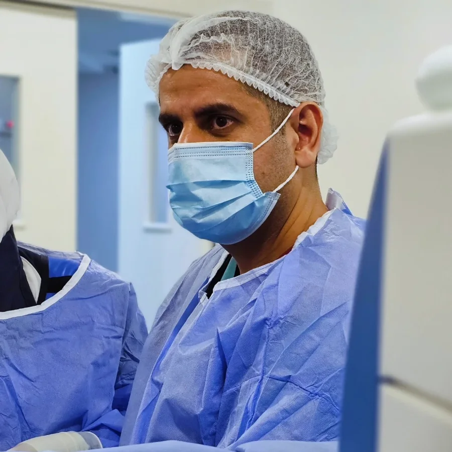 Əməliyyat otağında Uzm. Dr. Fuad İsmayılov
